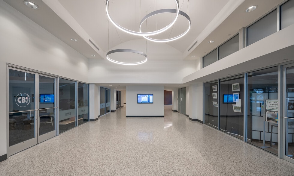 1 Independent Dr, Jacksonville, FL for lease - Interior Photo - Image 3 of 16