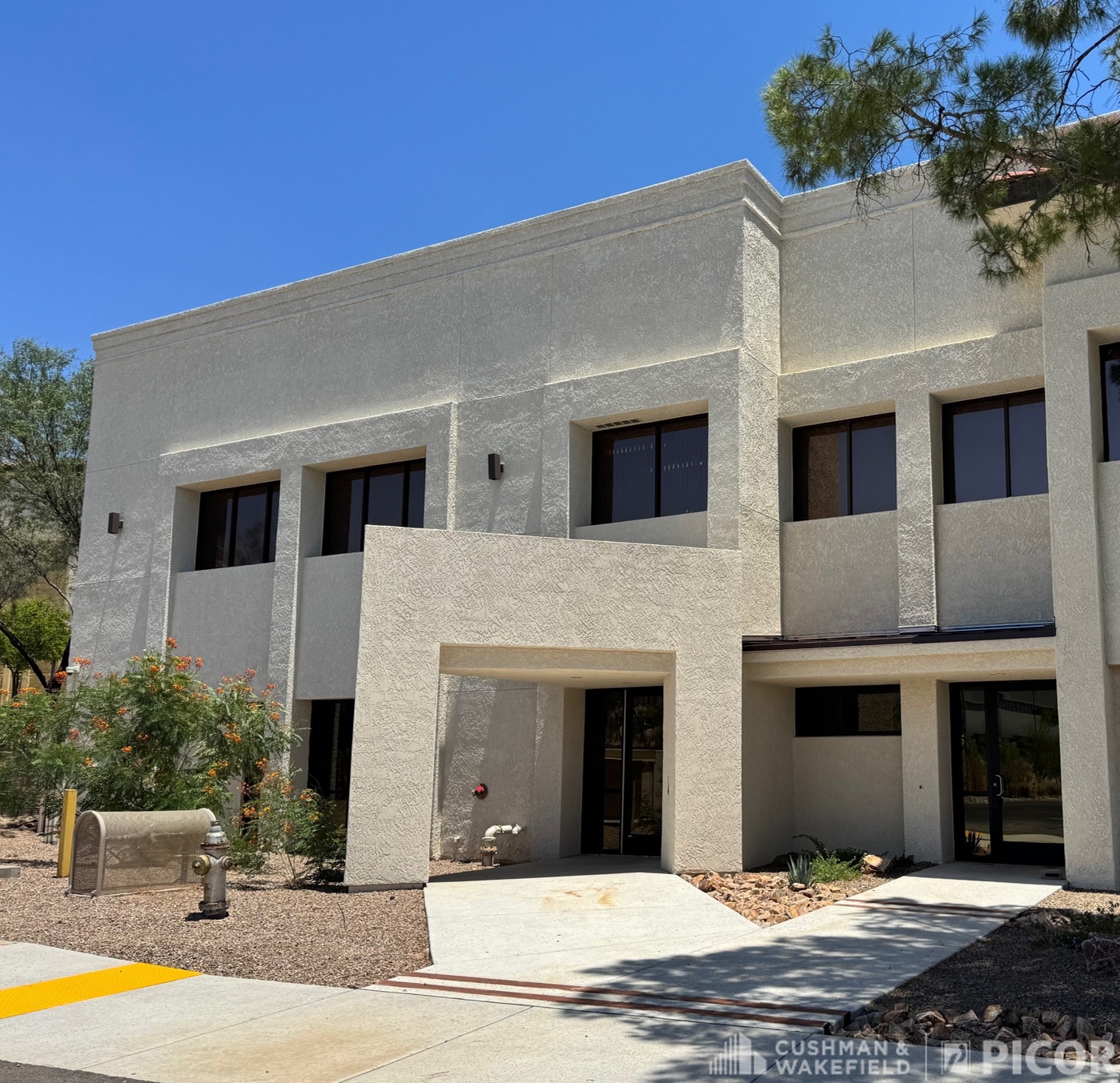 655 E River Rd, Tucson, AZ for lease Interior Photo- Image 1 of 3