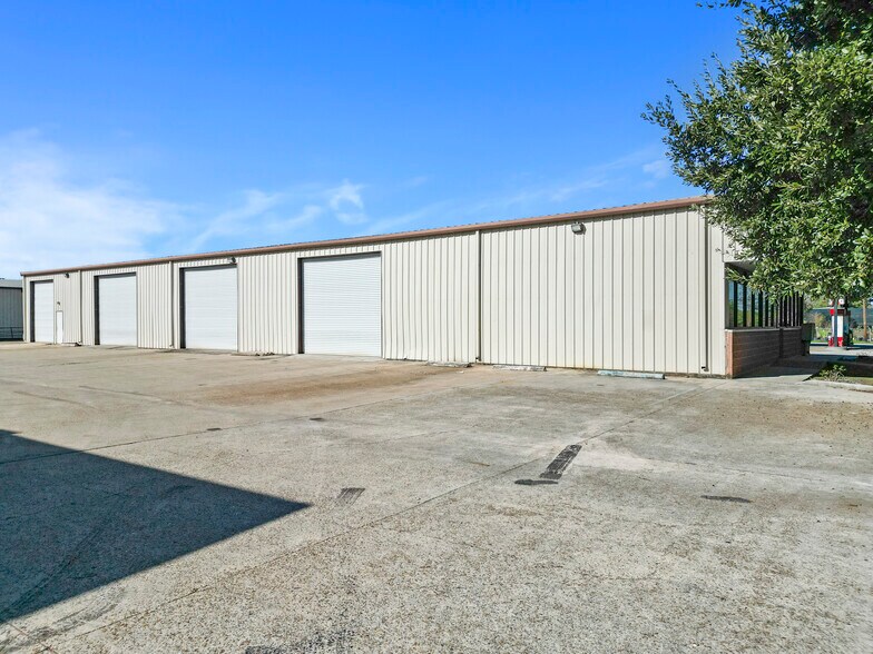 1502 S Frazier St, Conroe, TX for sale - Building Photo - Image 1 of 1