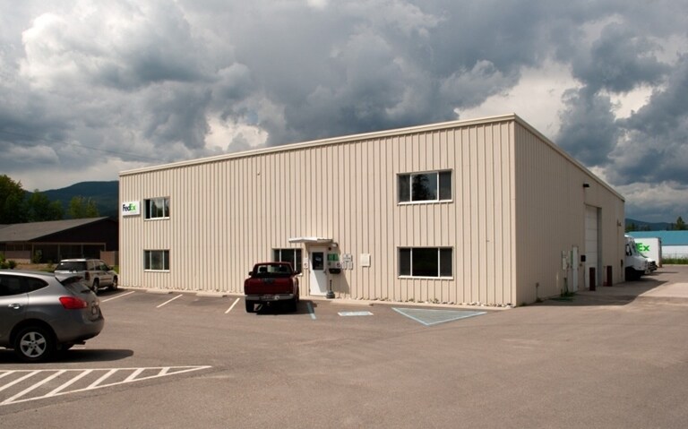 800 Kootenai Cut Off Rd, Ponderay, ID for sale - Primary Photo - Image 1 of 1