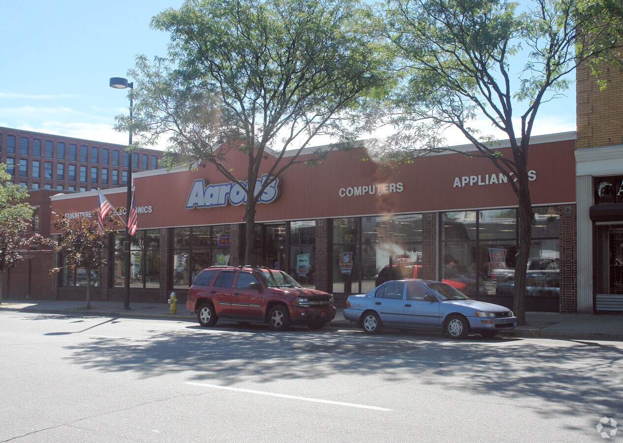 50 Essex St, Lawrence, MA 01840