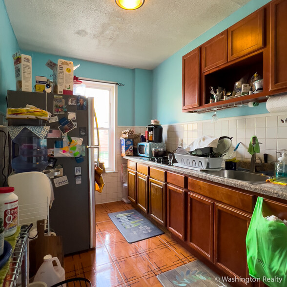 557 Rogers Ave, Brooklyn, NY for sale - Interior Photo - Image 2 of 22