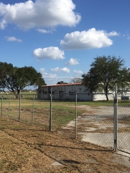 27535 Bunting Rd, Waller, TX for sale - Building Photo - Image 1 of 1