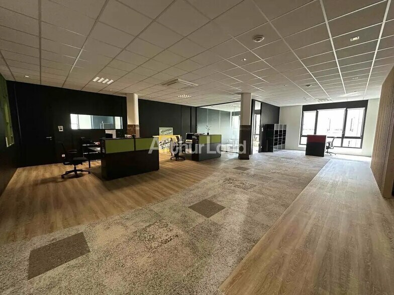 Office in Reims for lease - Building Photo - Image 3 of 6