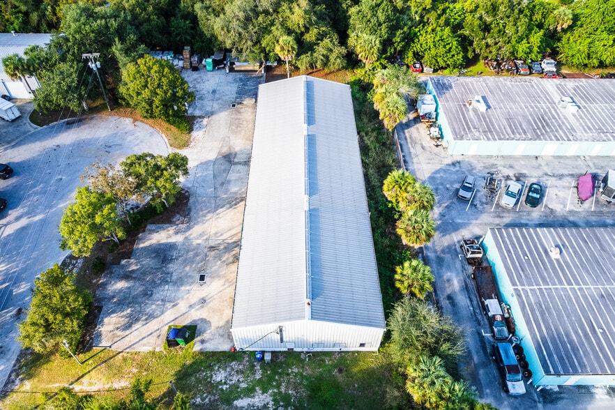 820 35th Ct, Vero Beach, FL for sale - Building Photo - Image 3 of 7
