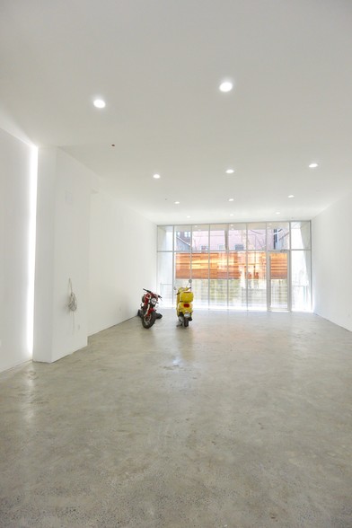 922 Atlantic Ave, Brooklyn, NY for lease - Interior Photo - Image 2 of 7