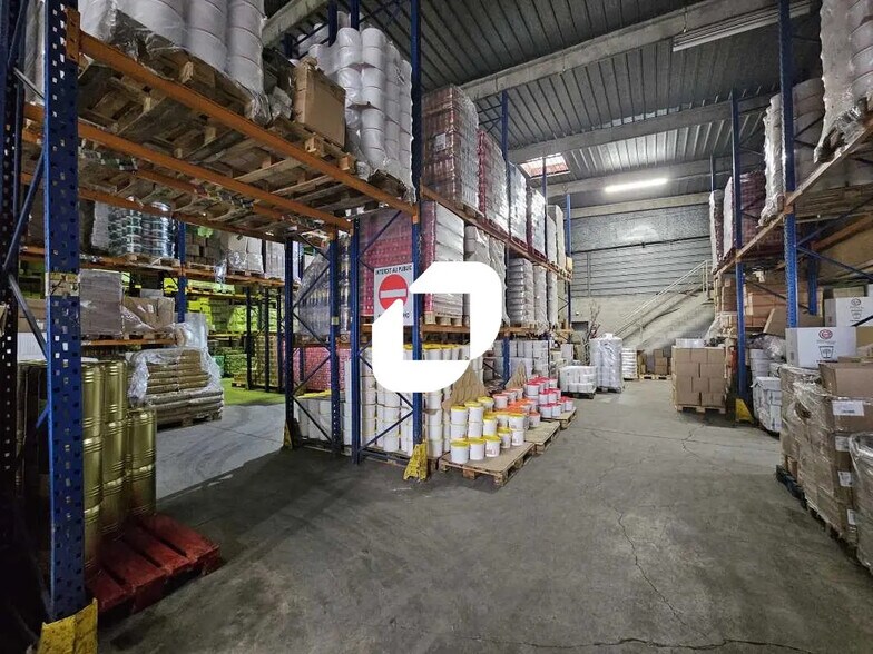 Flex in Sarcelles for lease - Interior Photo - Image 3 of 11