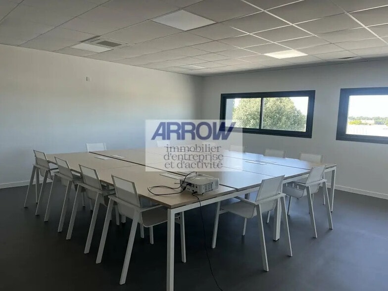 Office in Saint-Philbert-de-Grand-Lieu for lease - Building Photo - Image 3 of 5