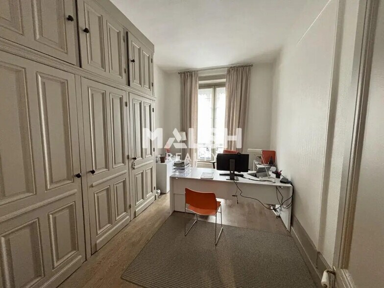 Office in Lyon for lease - Interior Photo - Image 3 of 7