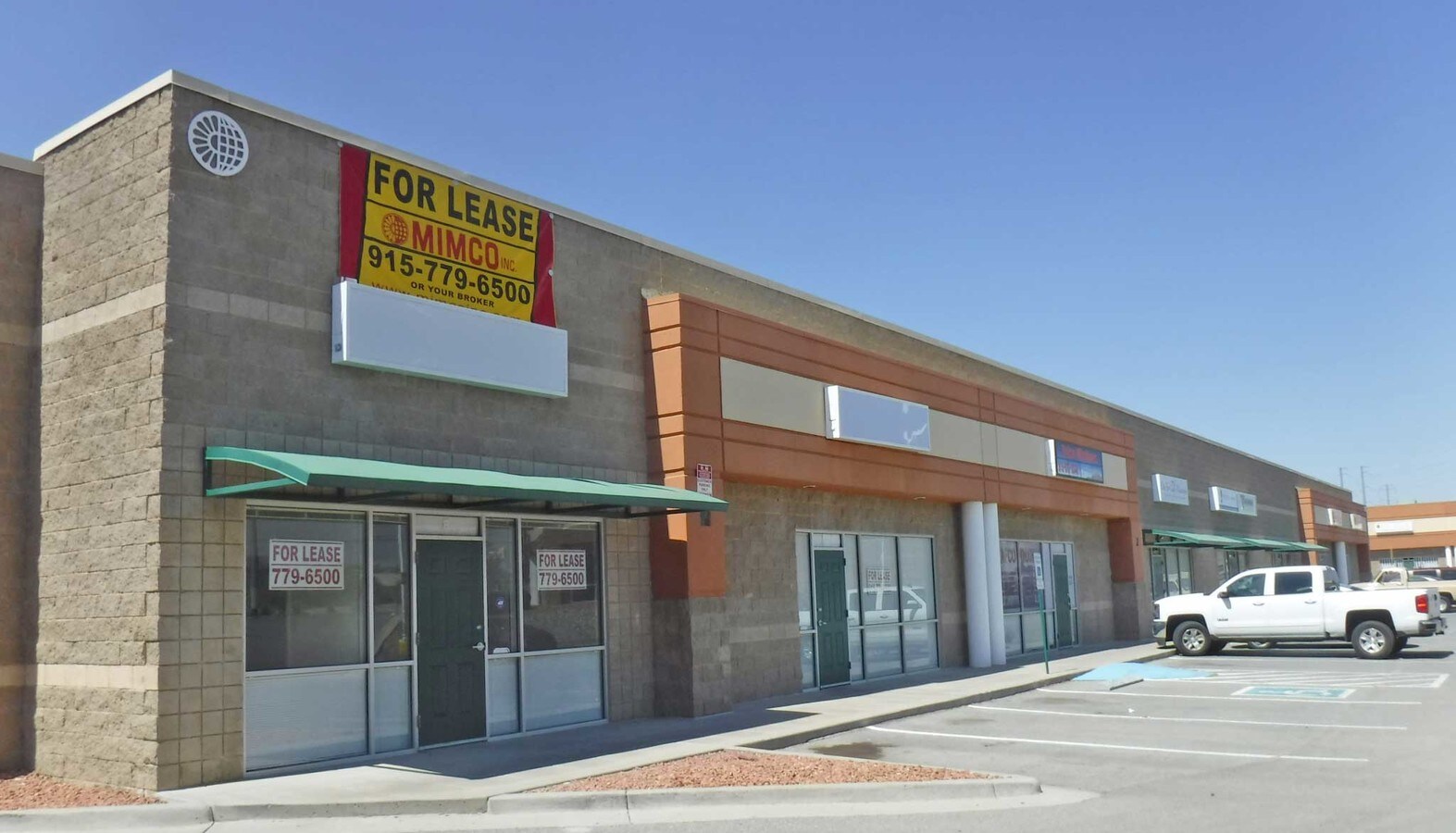 1060 Doniphan Park Cir, El Paso, TX 79922