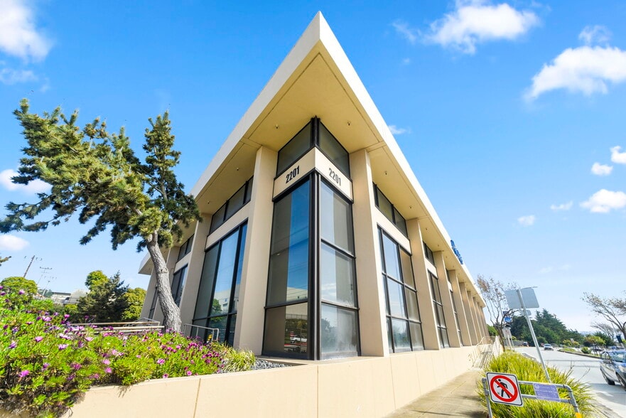 2201 Junipero Serra Blvd, Daly City, CA for lease - Building Photo - Image 2 of 10