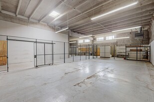 Warehouse Concrete Tilt Up W/Gated&Paved Yard - Warehouse