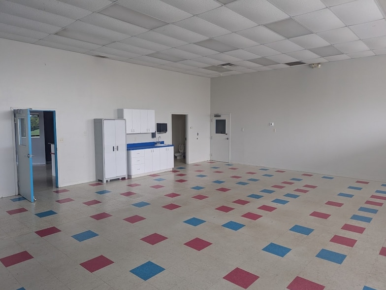 2301-2373 Dayton-Germantown Pike, Germantown, OH for lease - Building Photo - Image 3 of 6