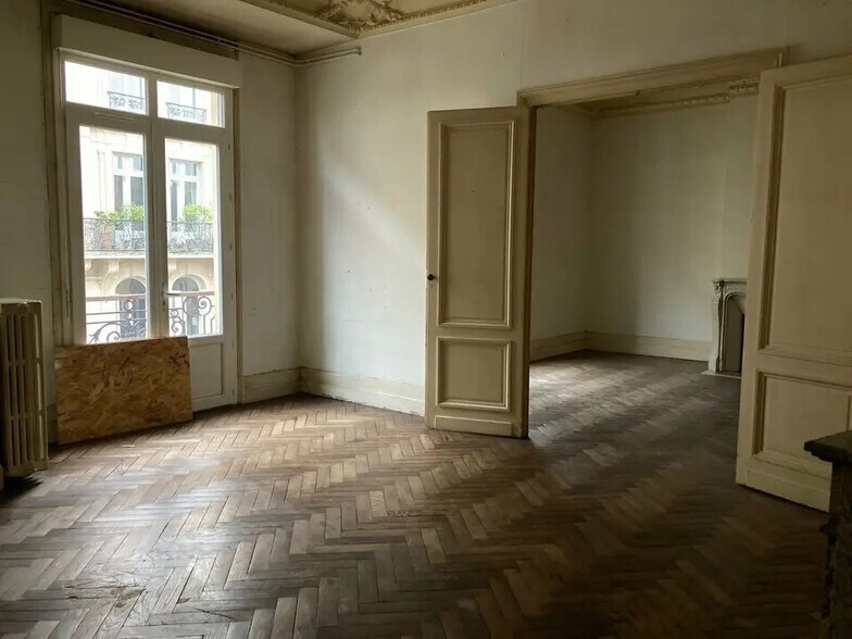 Office in Bordeaux for sale - Interior Photo - Image 2 of 19