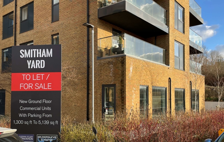 9 Leaden Hl, Coulsdon for sale - Primary Photo - Image 1 of 5