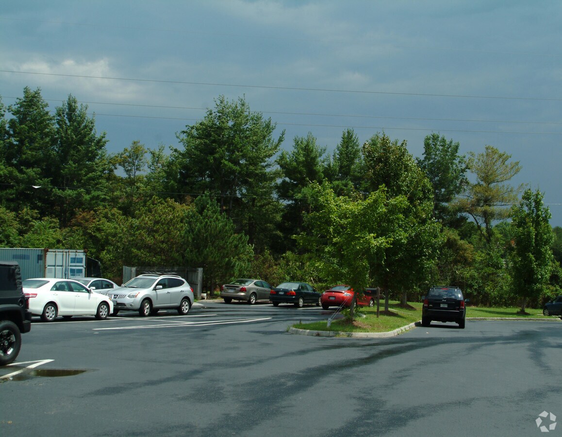 1835 Loch Haven Dr, Roanoke, VA 24019