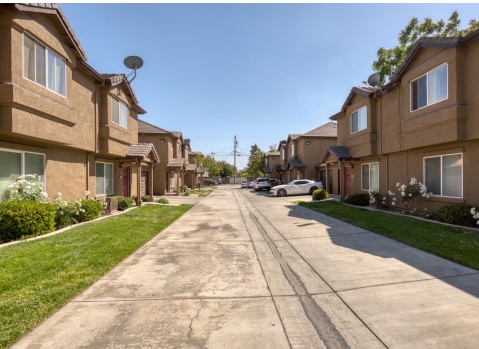 556 Vermont Ave, Turlock, CA for sale - Building Photo - Image 2 of 5