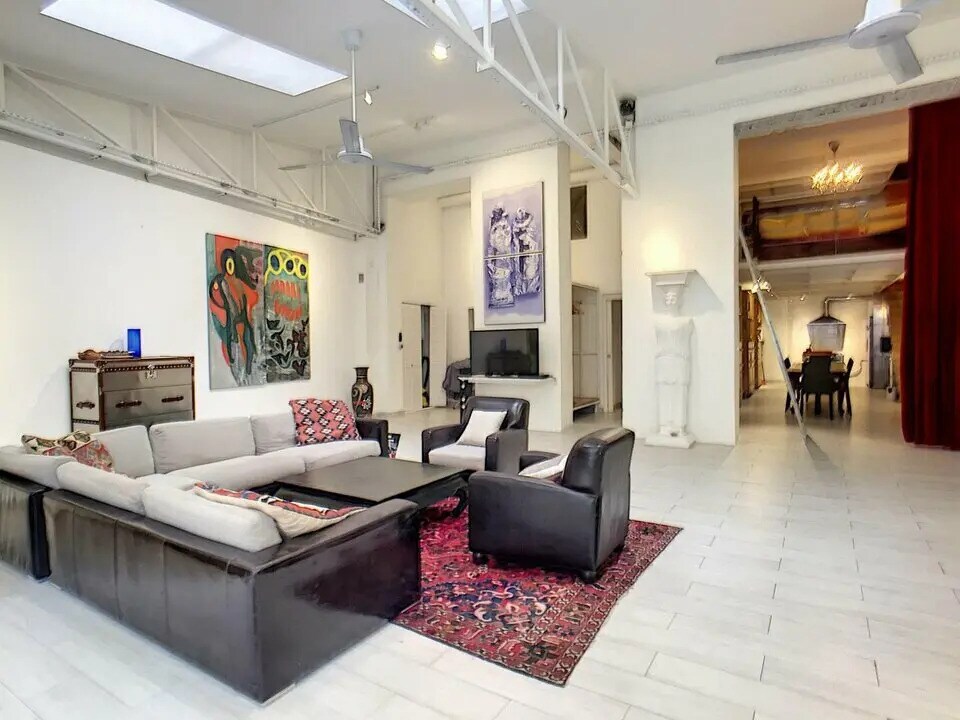 Office in Cannes for sale Interior Photo- Image 1 of 5