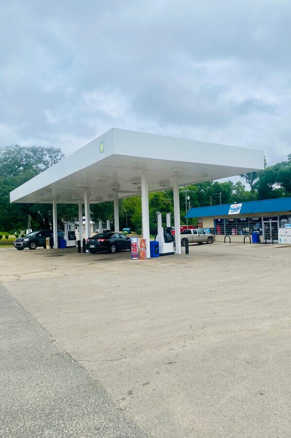 5648 Blountstown Hwy, Tallahassee, FL 32304 NEW BP GAS STATION IN