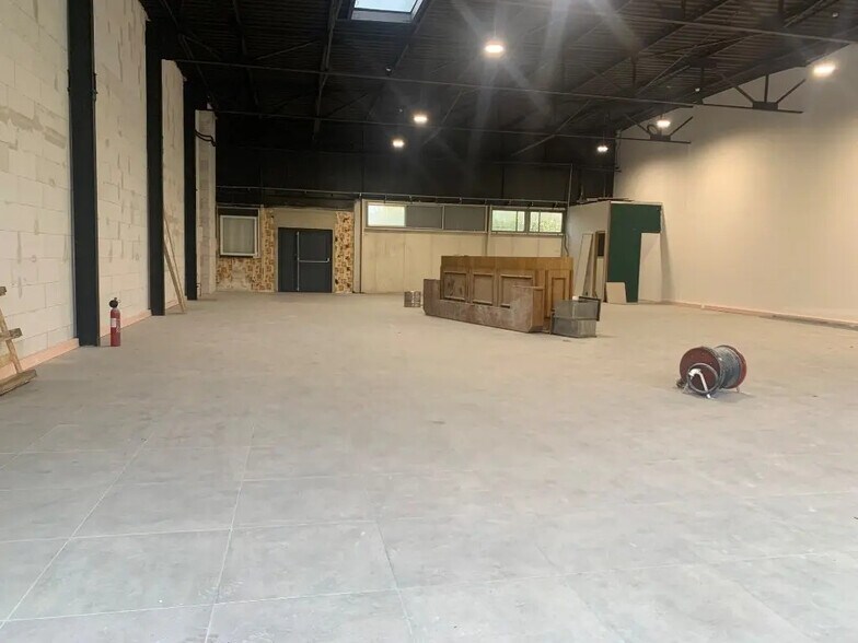 Retail in Marsannay-la-Côte for lease - Building Photo - Image 3 of 6