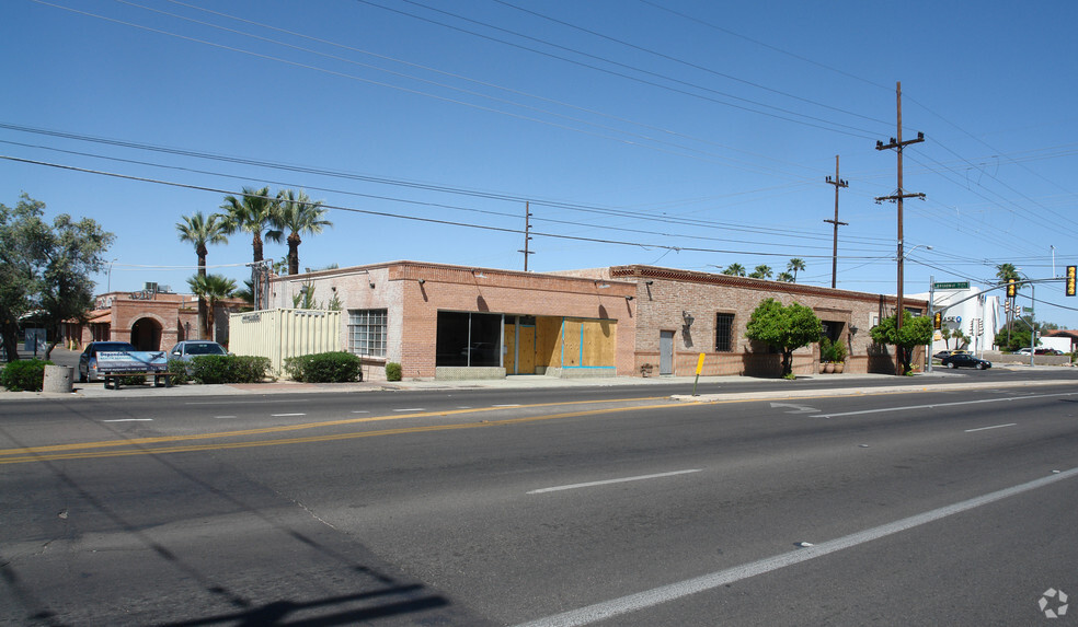 3048-3052 E Broadway Blvd, Tucson, AZ for lease - Building Photo - Image 2 of 5