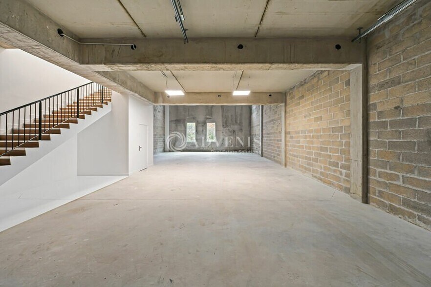 Flex in Serris for lease - Interior Photo - Image 2 of 12