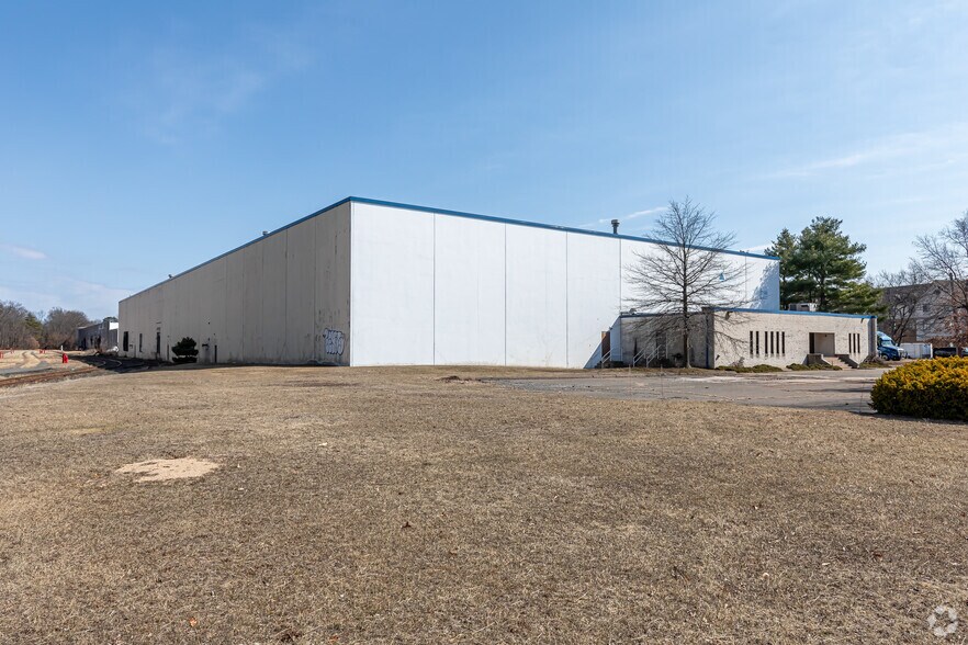 293 Ella Grasso Tpke, Windsor Locks, CT for lease - Building Photo - Image 2 of 2