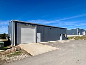 150 Russell Ln, Dripping Springs, TX for lease Building Photo- Image 1 of 4