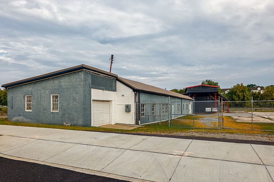 738 W Walnut St, Johnson City, TN for sale - Building Photo - Image 2 of 6