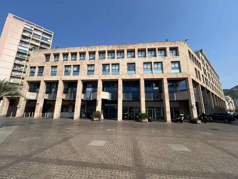 Office in Toulon for lease - Building Photo - Image 1 of 9