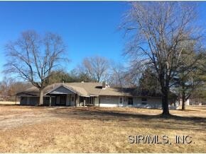 21000 N Emerald Rd, Carlyle, IL for sale - Building Photo - Image 1 of 1