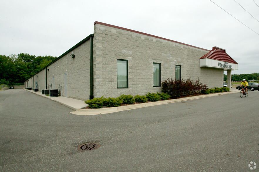 2245 W Columbia Ave, Battle Creek, MI for lease - Building Photo - Image 3 of 13