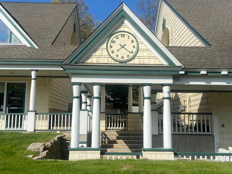 1461 Hooksett Rd, Hooksett, NH 03106 Granite Hill Shoppes Retail and Office