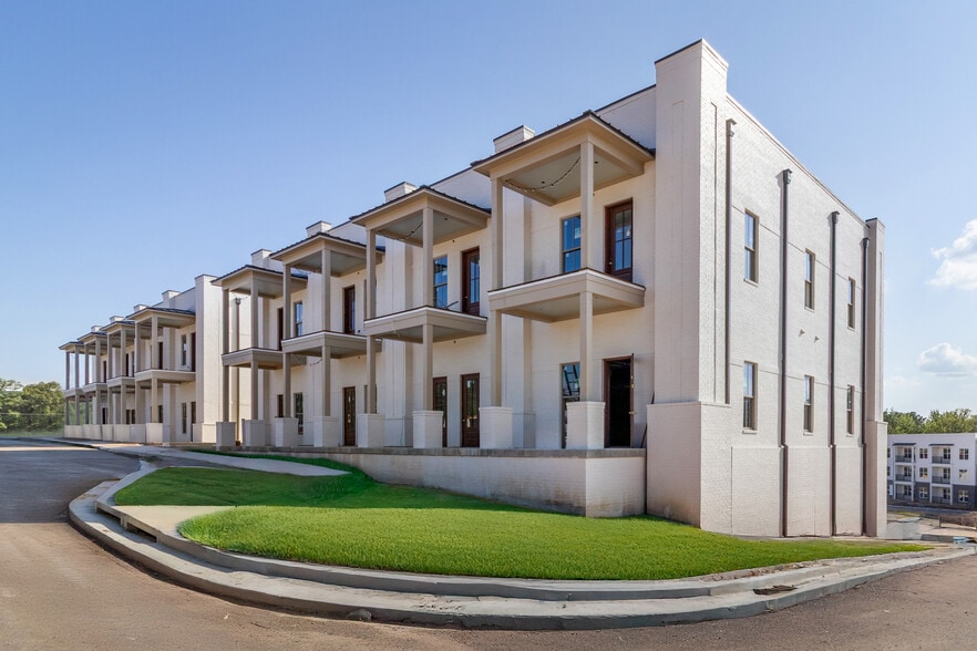 1343 N Lamar Blvd, Oxford, MS for lease - Building Photo - Image 1 of 7