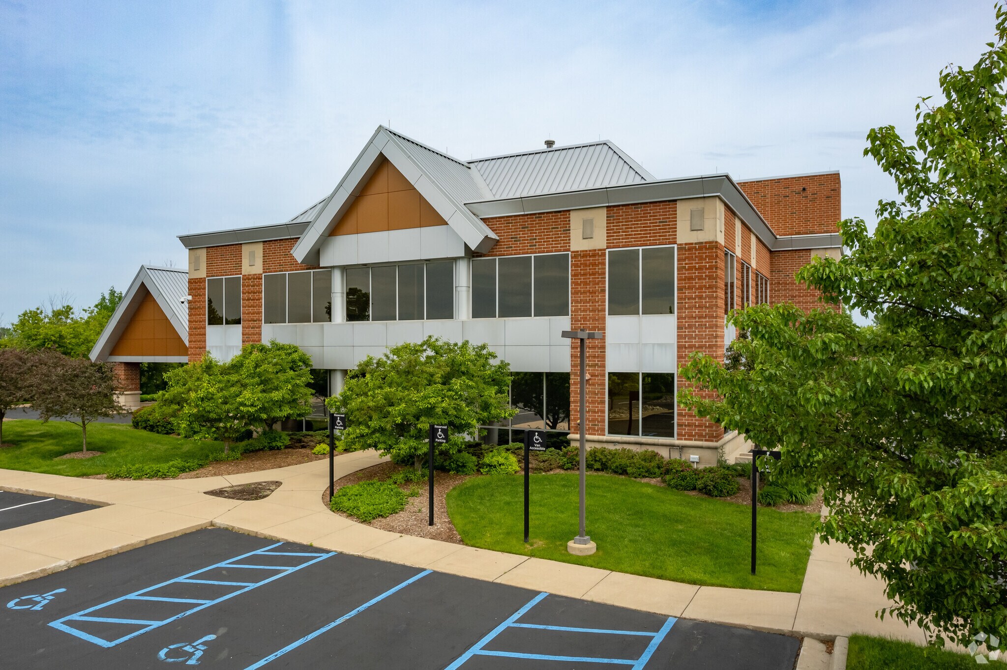 880-890 E 16th St, Holland, MI for sale Primary Photo- Image 1 of 1