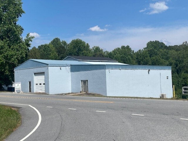 Portfolio of 2 Commercial Assets portfolio of 2 properties for sale on LoopNet.com - Primary Photo - Image 1 of 2