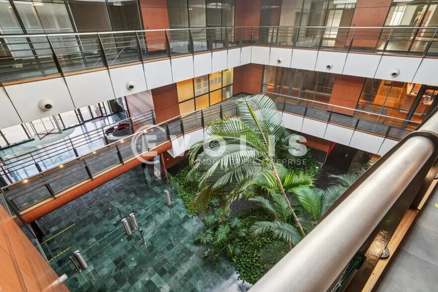 Office in Rosny-sous-Bois for lease - Building Photo - Image 2 of 14