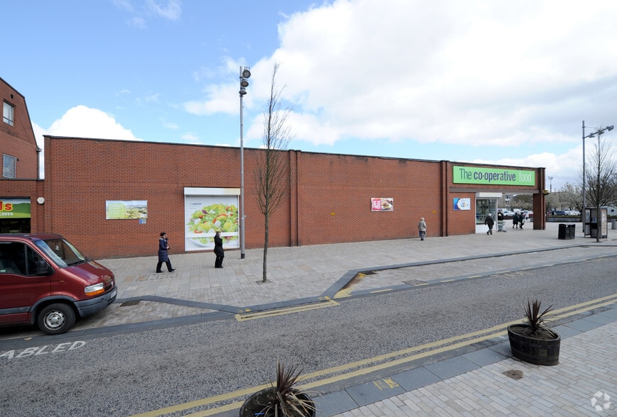 19 High St, Renfrew for sale - Building Photo - Image 3 of 4