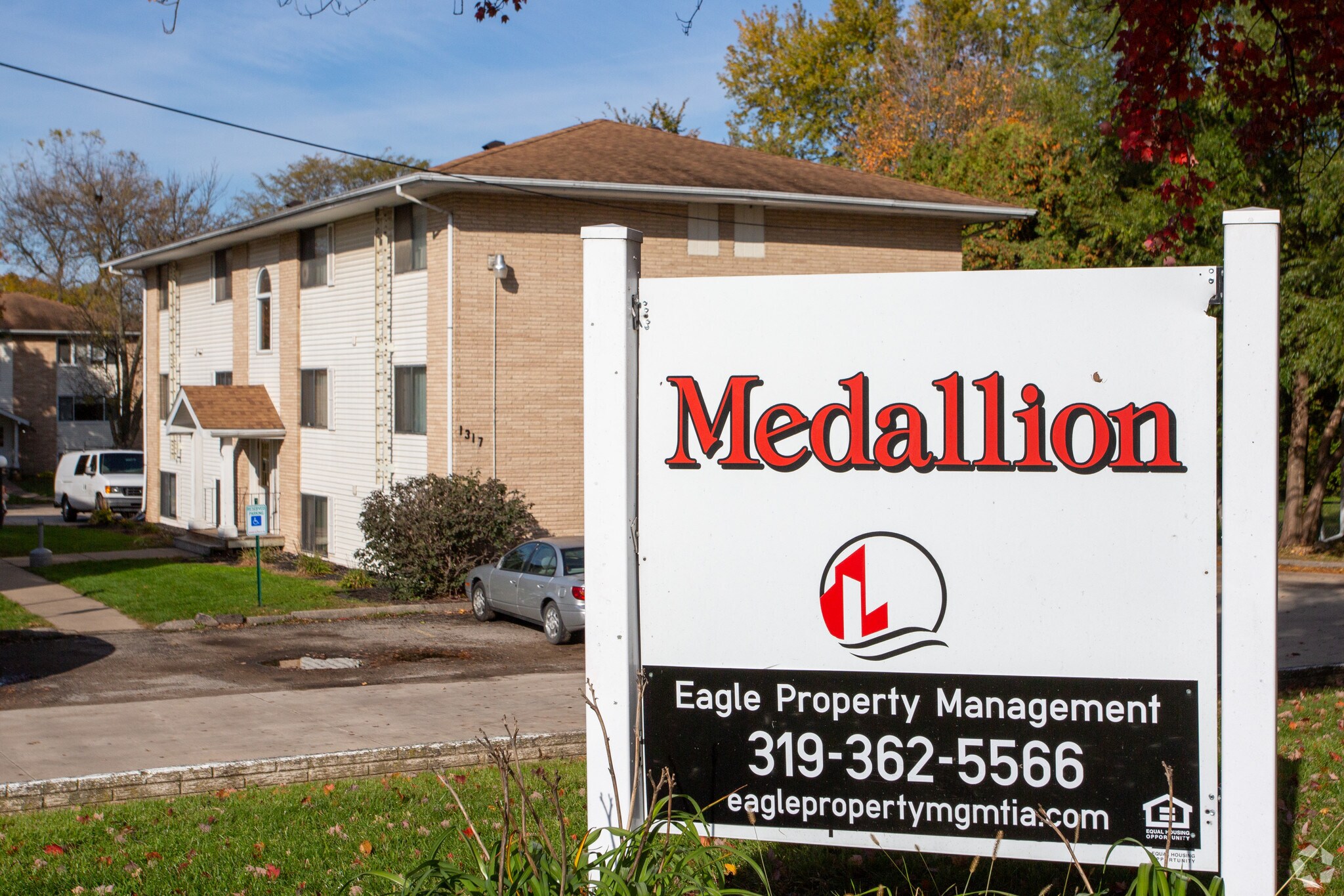 1311-1317 Oakland Rd NE, Cedar Rapids, IA for sale Building Photo- Image 1 of 1