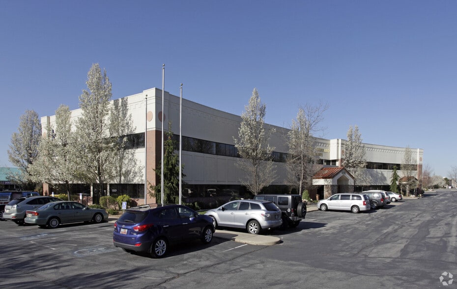 476 Heritage Park Blvd, Layton, UT for lease - Building Photo - Image 3 of 16