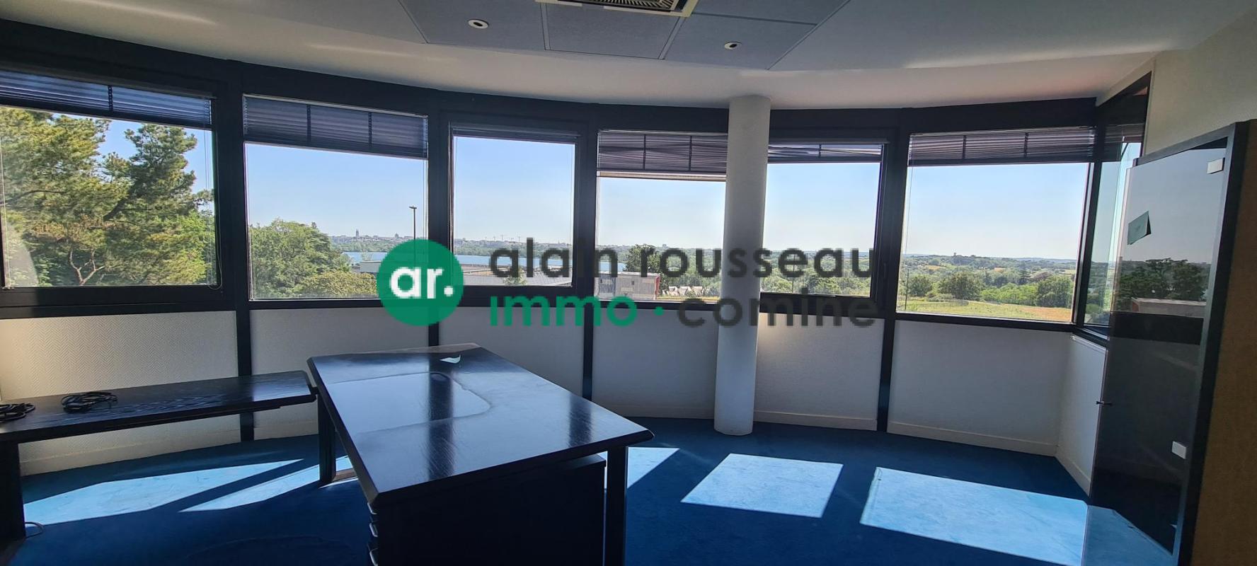 Office in Angers for lease Interior Photo- Image 1 of 3