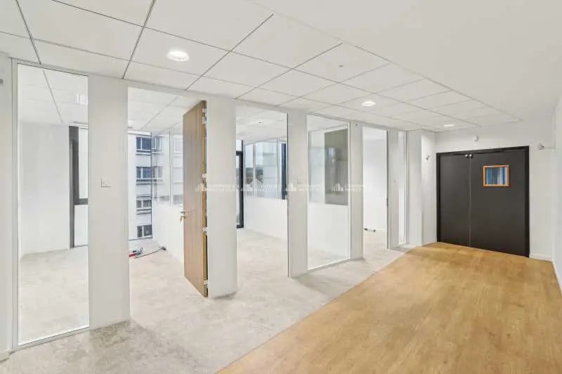 Office in Villeurbanne for lease Interior Photo- Image 1 of 9