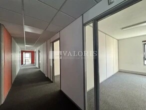Office in Villeurbanne for lease Interior Photo- Image 1 of 9