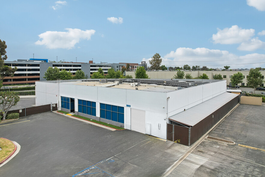 2621 S Daimler St, Santa Ana, CA for lease - Building Photo - Image 1 of 8