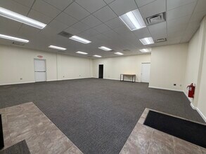 8005-8007 Main St, Dexter, MI for lease Interior Photo- Image 2 of 8