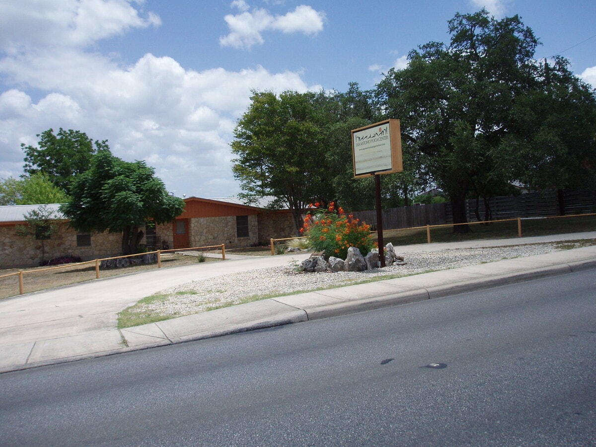 11011 Shaenfield Rd, San Antonio, TX 78254