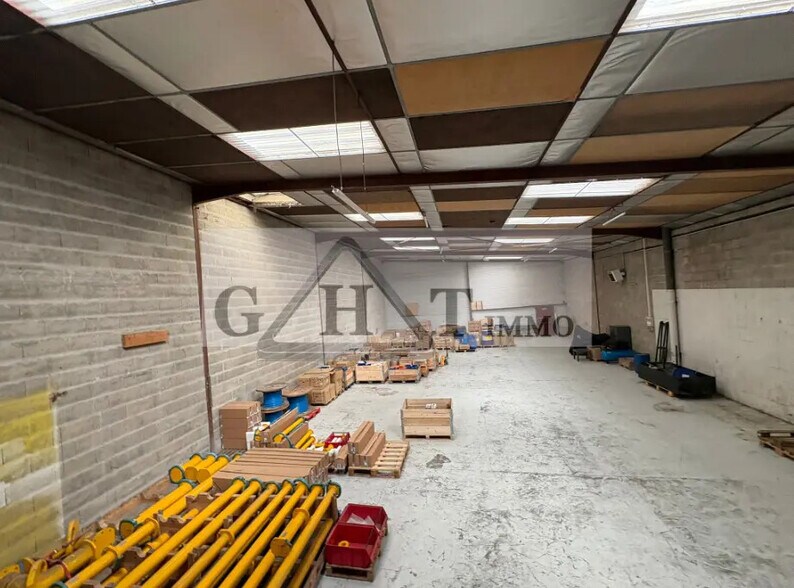 Industrial in Vaux-le-Pénil for lease - Interior Photo - Image 2 of 5
