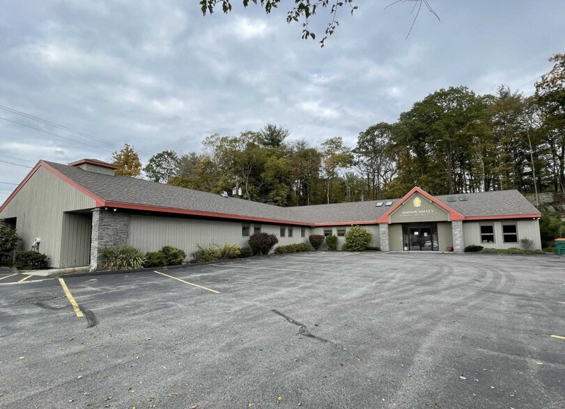 4232 Albany Post Rd, Hyde Park, NY for sale - Building Photo - Image 2 of 27