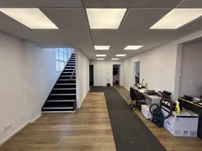 18 Citrus St, Braeside for lease Interior Photo- Image 1 of 6