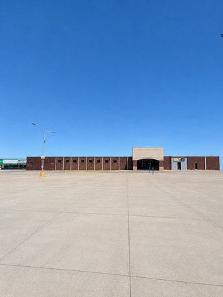 More details for 1700 S Center St, Marshalltown, IA - Retail for Lease